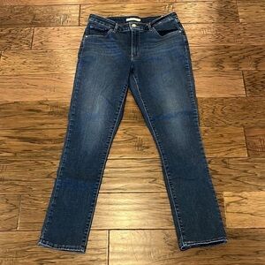 Levi’s Classic Mid Rise Skinny Size 32
